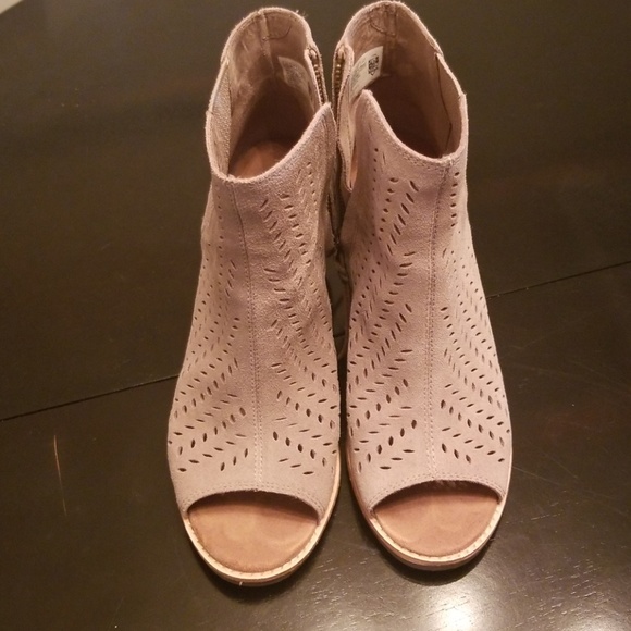 Toms Shoes - Toms Nude Peep Toe Booties